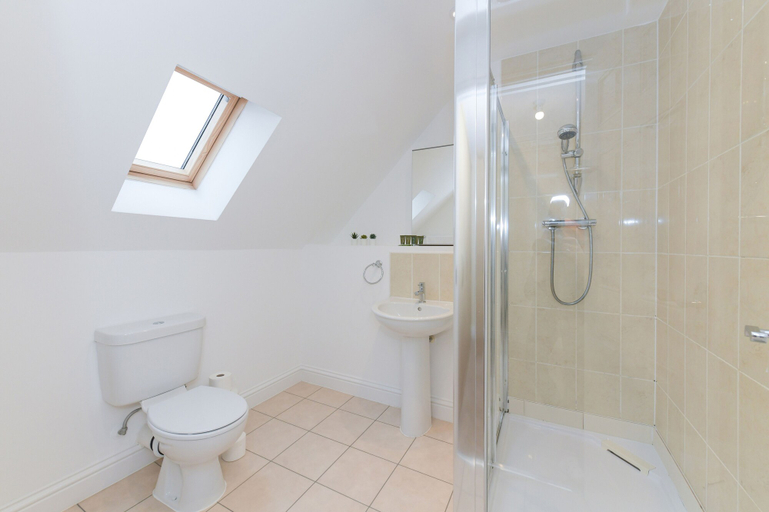 Bathroom 3, Frome Gardens, Nottinghamshire