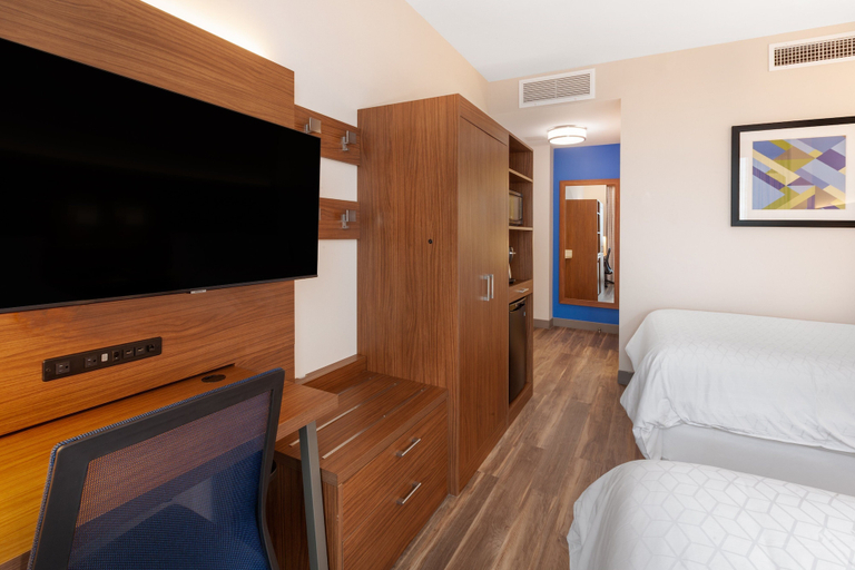 Bedroom 5, Holiday Inn Express NYC BROOKLYN - SUNSET PARK by IHG, New York