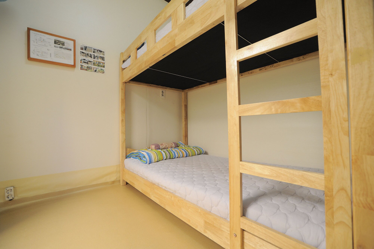 Bedroom 4, Sangwoojae, Jung