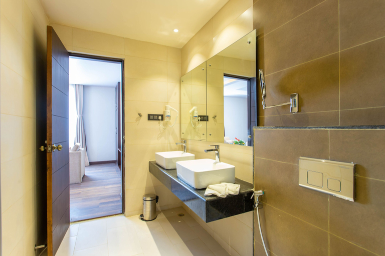 Bathroom 5, Hotel Da Flamingo, Lumbini