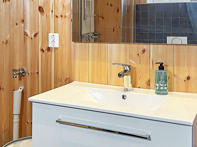 Bathroom 4, 4 Star Holiday Home in Kvaløya, Tromsø