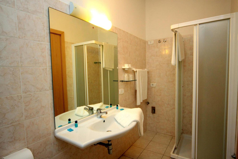Bathroom, Polena Residence Hotel, Campobasso