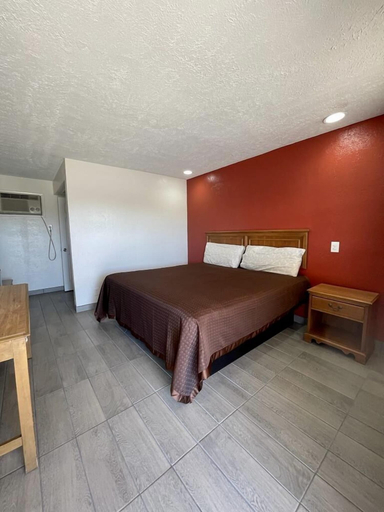 Bedroom 4, Red River Inn, Red River