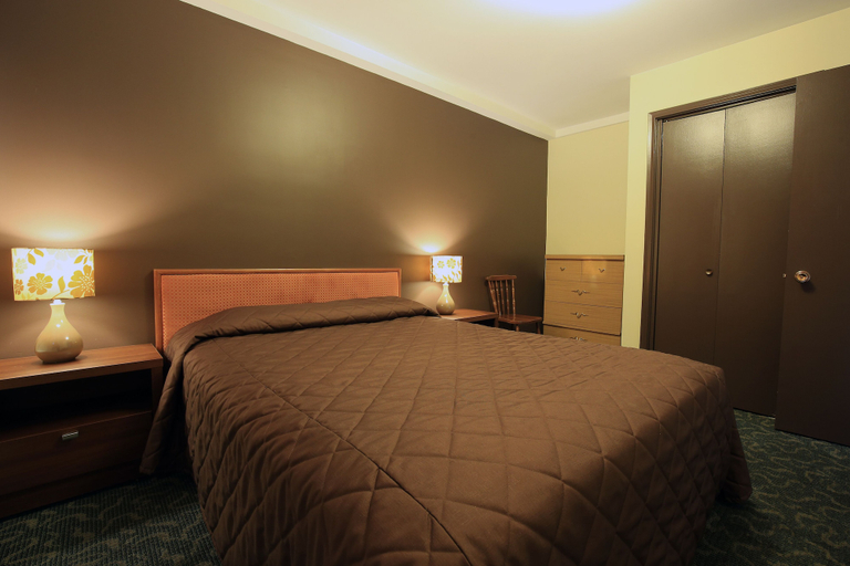 Bedroom 2, Bowmont Motel, Okanagan-Similkameen