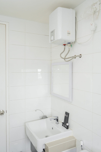 Bathroom 5, Luxurious and Spacious Apartment 2BR Tuscany Residence BSD By Travelio, South Tangerang