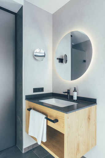 Bathroom 4, Das Gerlos, Schwaz
