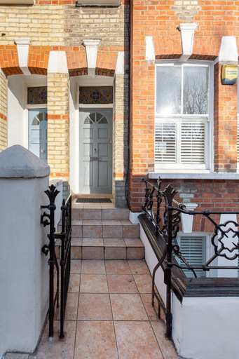 Exterior & Views, Bright Welcoming Apartment With Terrace, Fulham 3 bed, London