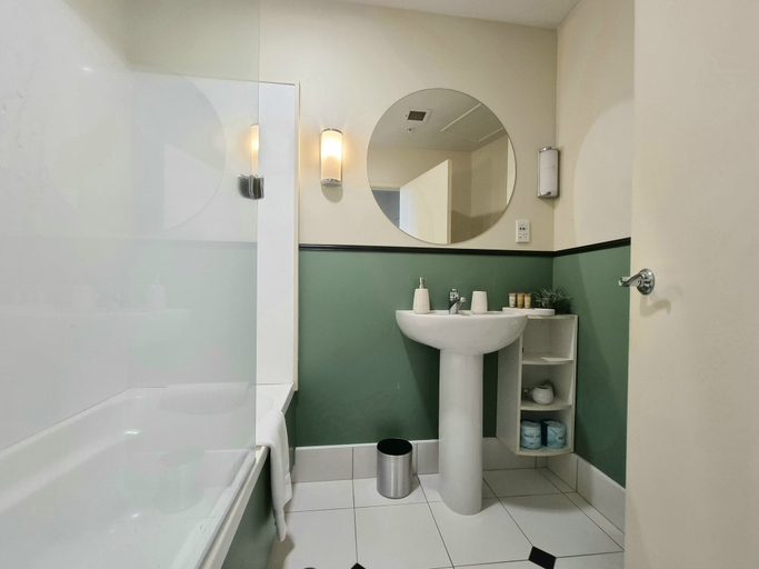 Bathroom 3, Bright & Cozy 1BR - Kitchen - Laundry, Waitakere