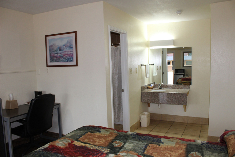 Others 4, EverGreen Inn & RV, Winn