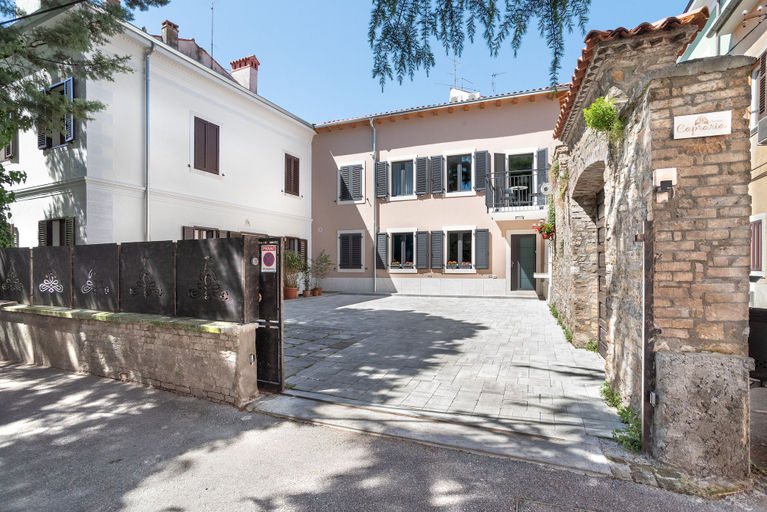 Exterior & Views 2, Apartments Capraria, Koper