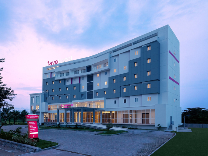 Exterior & Views 28