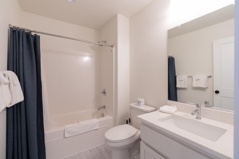 Bathroom 1, Hideaway in Seaside, Clatsop