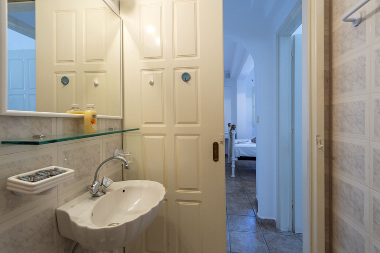 Bathroom 4, Parikia Cove Mansion, South Aegean