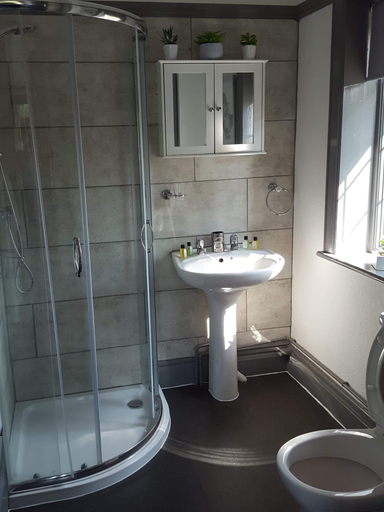 Bathroom 3, The George Inn Middle Wallop, Hampshire