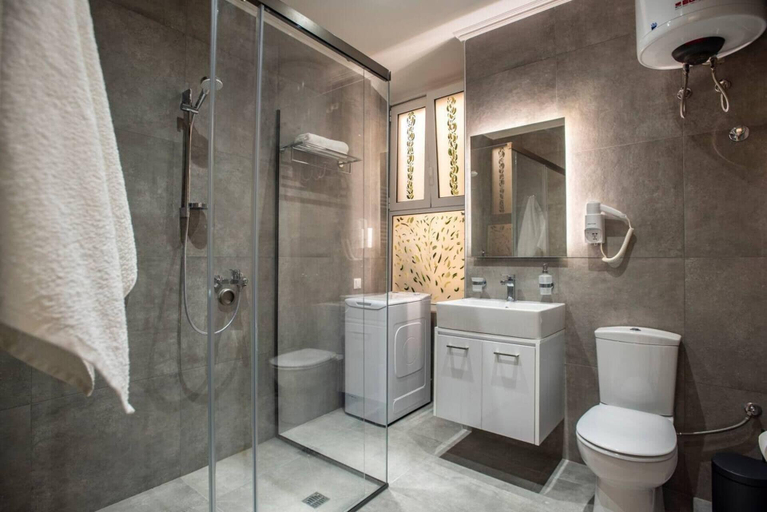 Bathroom 5, Archontiko Contessina Angelika, Ionian Islands