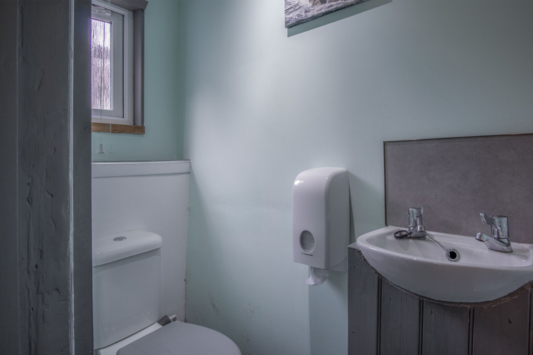 Bathroom 3, Cambrian Cottage - 3 Bed Cottage - Tenby, Pembrokeshire