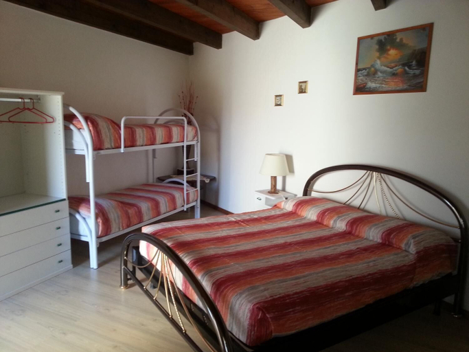 Bedroom 3, Serra E Mesu, Oristano