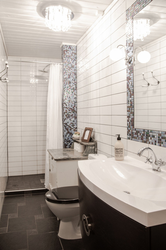 Bathroom 4, Grand Hotel Lysekil, Lysekil