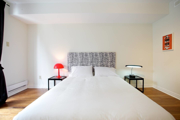 Bedroom 2, Designer Bohemian in the Mile-end!, Montréal