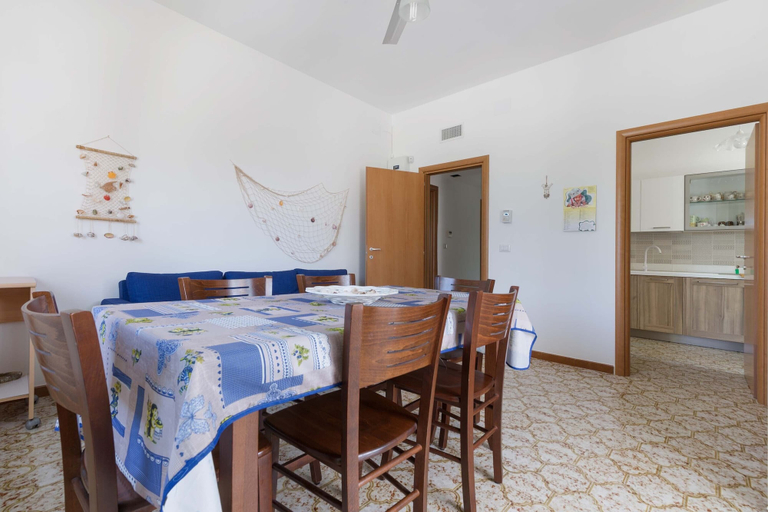 Others 5, 2089 Casa Bouganville, Taranto