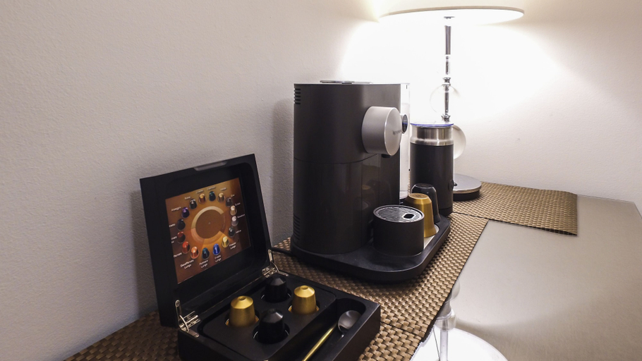 Food & Drinks, Luxury Suite By The Pool