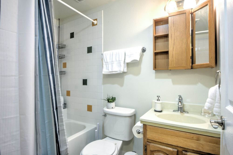 Bathroom 4, Hosteeva Capitol Hill Condos, Seattle