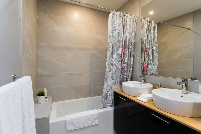 Bathroom 5, Brand New 3 Bedroom With Rooftop Patio, Montréal