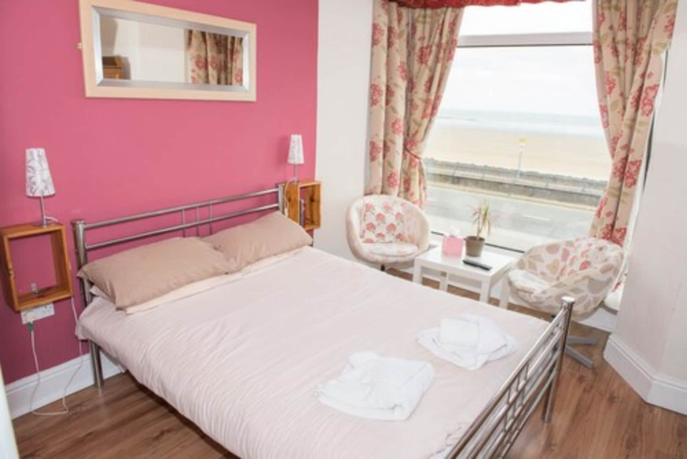 Bedroom 2, Leonardo's Guest House, Swansea