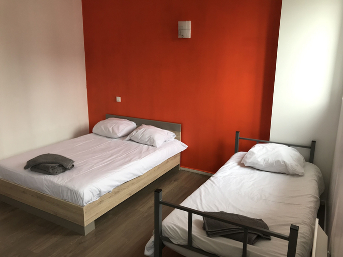 Bedroom 3, Hotel Le Saint Quentin, Aisne