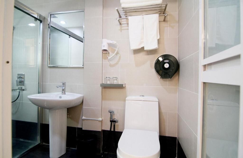 Bathroom 5, Kingsley Hotel, Miri