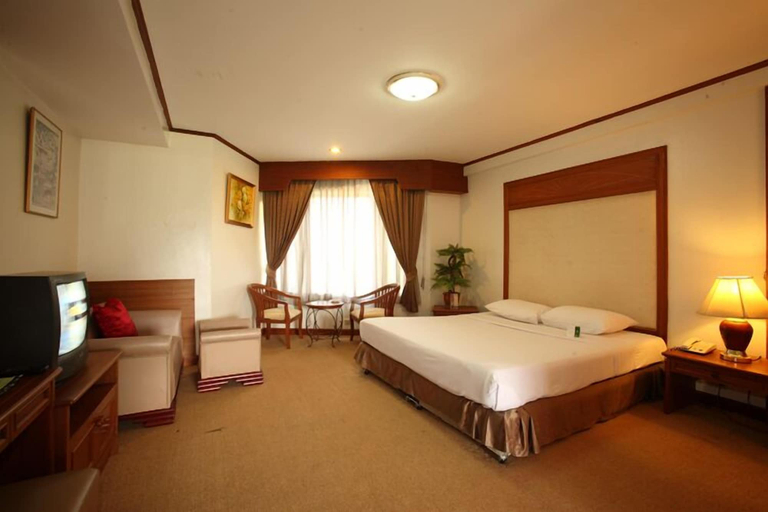 Bedroom 2, Royal Diamond Hotel, Muang Phetchaburi