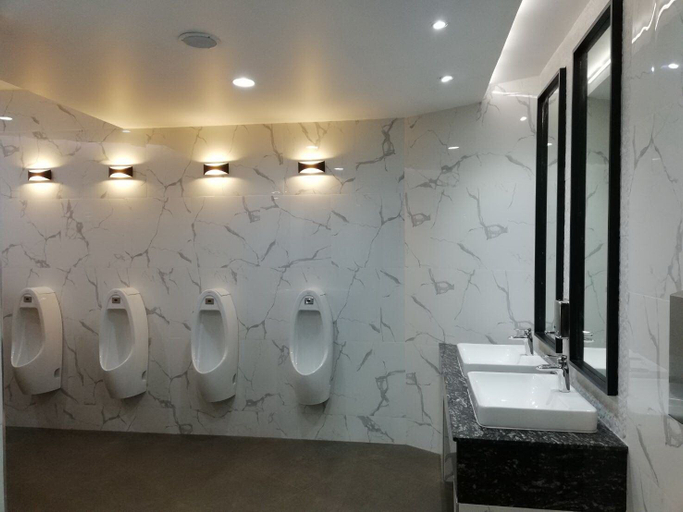 Bathroom 3, Royal Diamond Hotel, Muang Phetchaburi