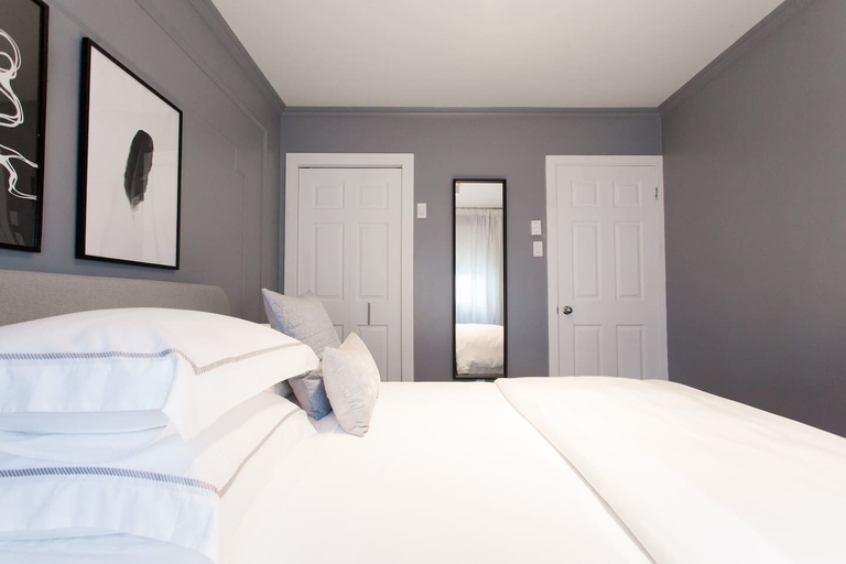 Bedroom 3, Italian Chic & Comfort, Montréal