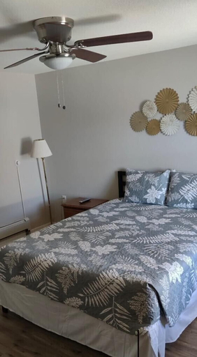 Bedroom 4, Golden Arrow Motel, Prowers
