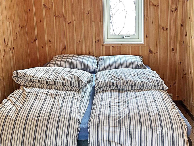 Bedroom 2, 4 Star Holiday Home in Kvaløya, Tromsø