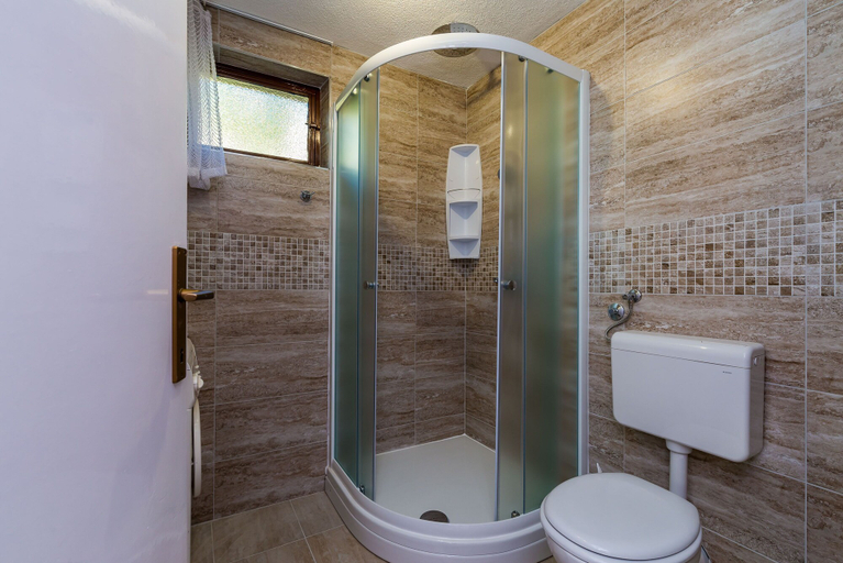 Bathroom 2, Apartment Angelina, Pojezerje