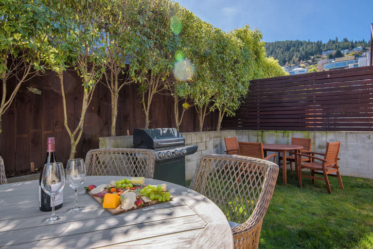 Food & Drinks 5, Central Queenstown 3-Bed Villa by Staysouth, Queenstown-Lakes