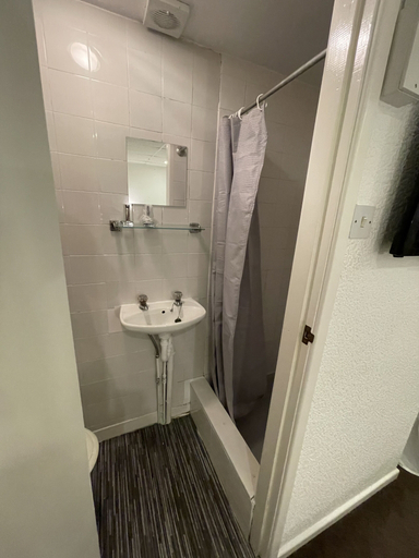 Bathroom 3, The Wilton Hotel, Blackpool