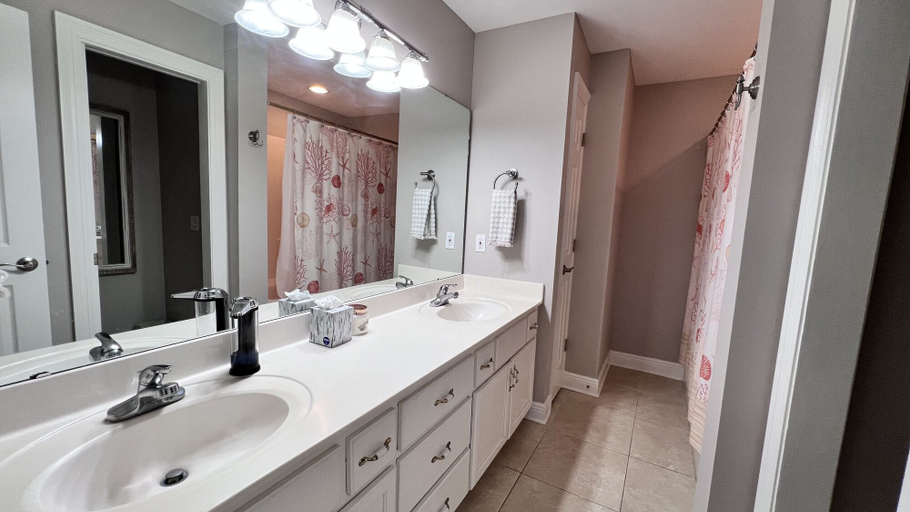 Bathroom 3, 72 Vantage Pointe, Walton