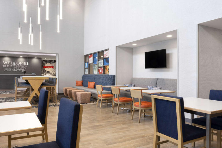 Food & Drinks 5, Hampton Inn & Suites St. Charles Old Town Area, Saint Charles