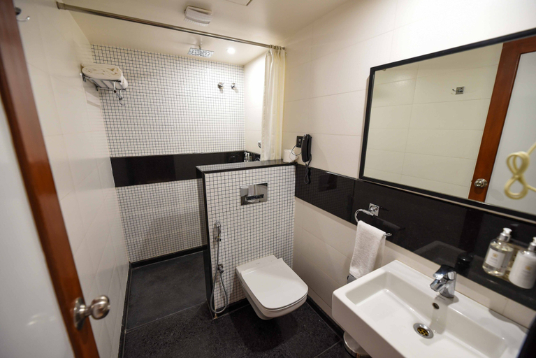 Bathroom 3, Ayra Boutique Hotel, Bangalore
