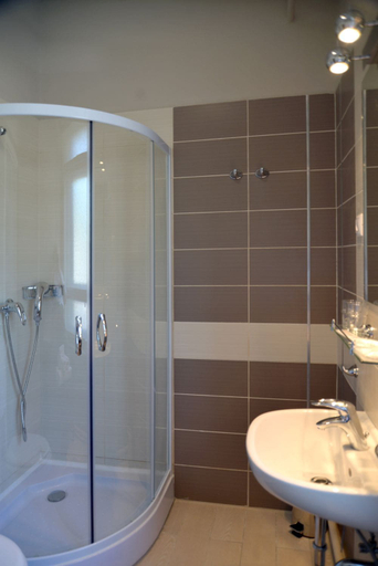 Bathroom 4, Garda Hotel, Szombathely