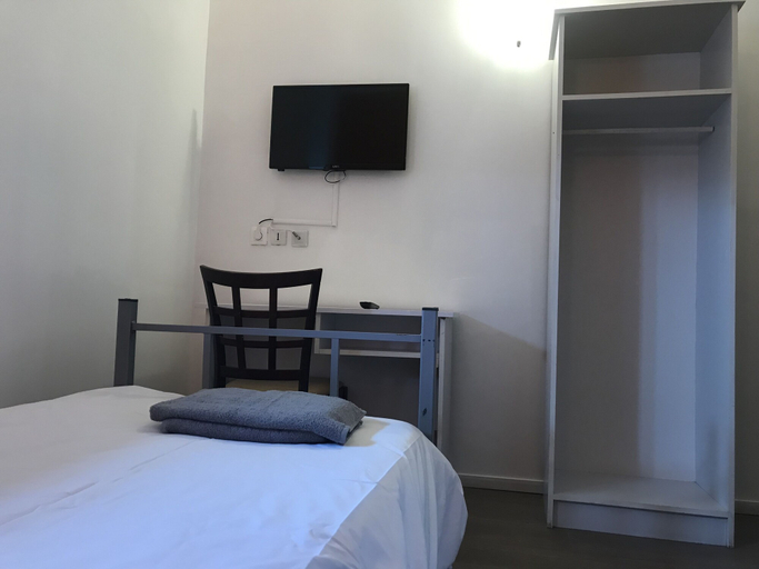 Bedroom 5, Hotel Le Saint Quentin, Aisne