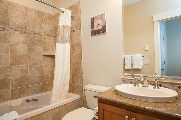 Bathroom 4, Michaels Beach Place at Shoreline Ridge, Lincoln