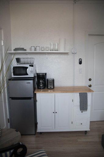 Others 5, Charming Studio in Beverly Boulevard! Sleeps 2!, Los Angeles