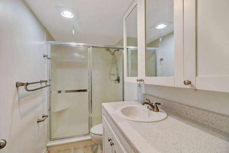 Bathroom, Beach & Tennis 2304, Lee