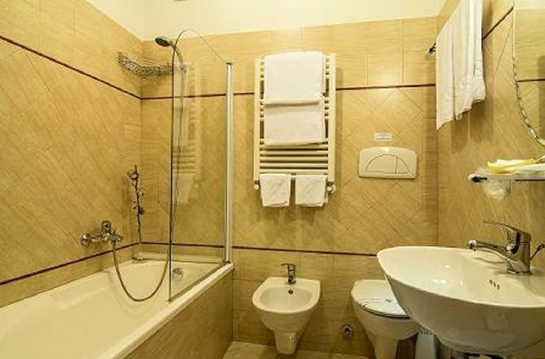 Bathroom 5, B&B Degli Amici, Rome