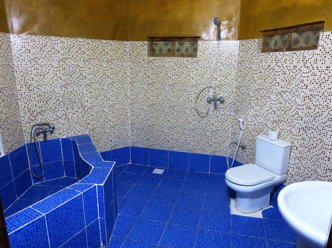 Bathroom 4, Santa Maria Coral Park, Kati