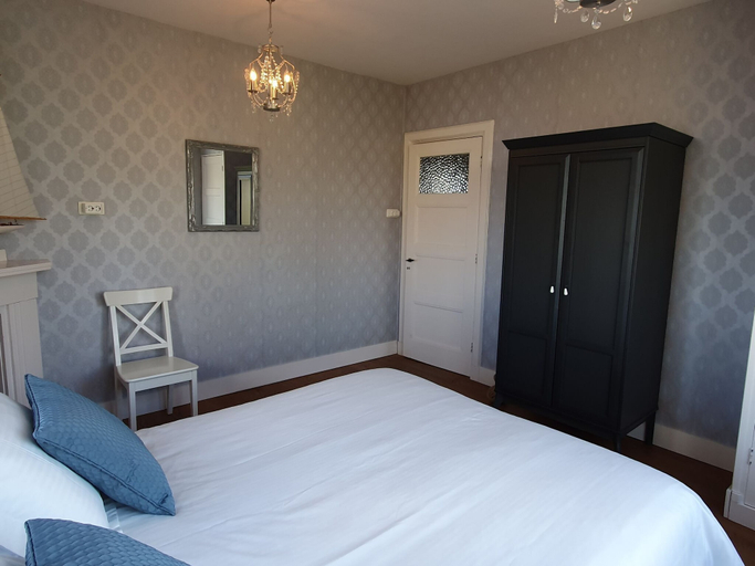 Bedroom 3, Spacious farmhouse in IJzendijke with garden, Sluis