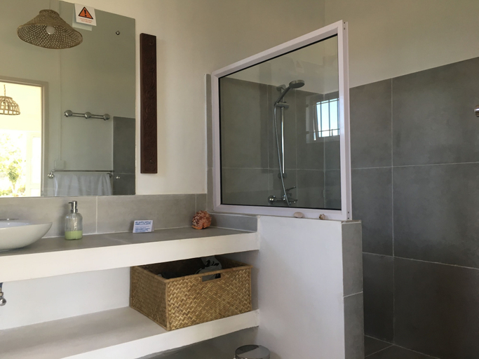 Bathroom, Villa Zourit Rodrigues Bungalow